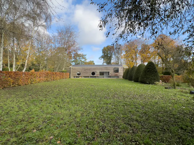 Garden at Mid-century Wiltshire Retreat, K499 (photo 32)