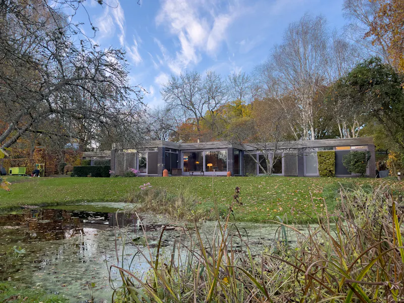 Pond at Mid-century Wiltshire Retreat, K499 (photo 1)