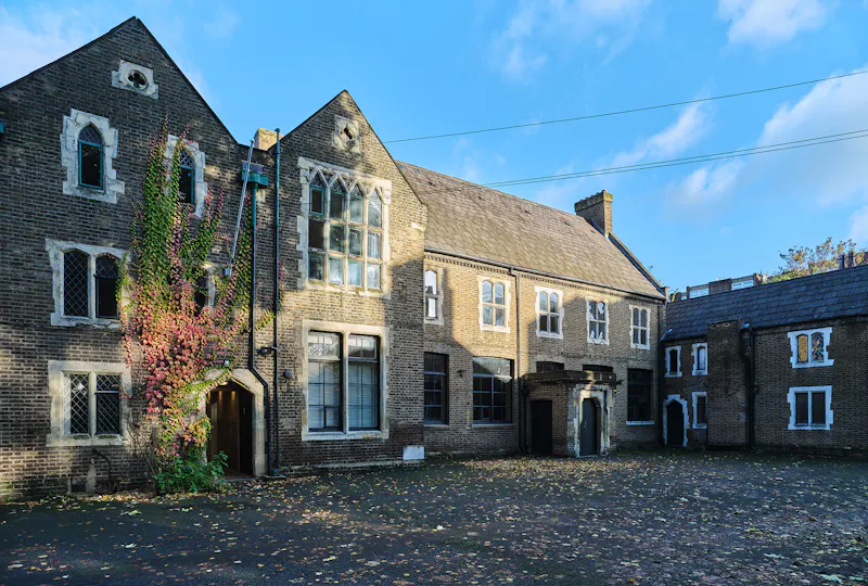 Courtyard at Neo-Gothic Shoreditch Studio, N550 (photo 1)