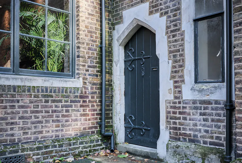 Neo-Gothic Shoreditch Studio, N550 (photo 40)