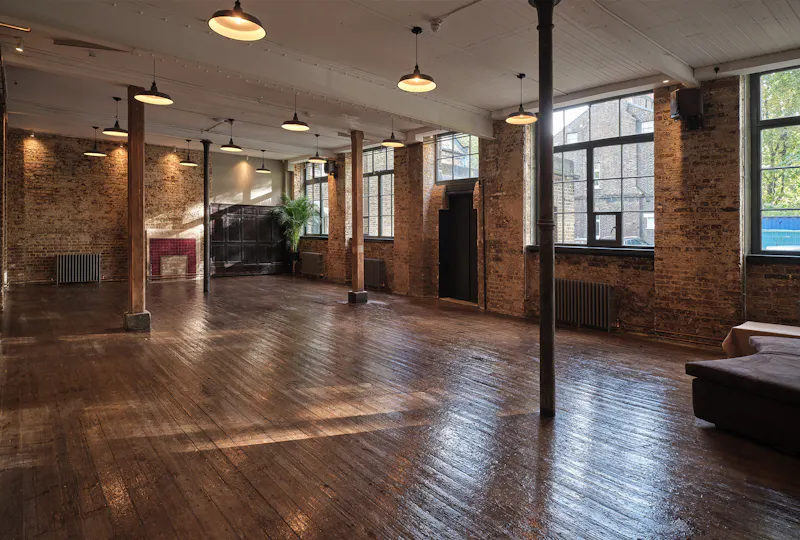 Neo-Gothic Shoreditch Studio, N550 (photo 4)