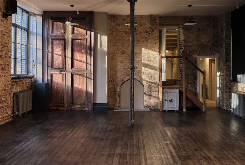 Neo-Gothic Shoreditch Studio, N550 (photo 9)