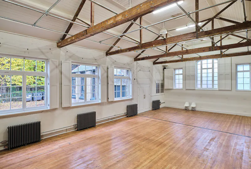 Neo-Gothic Shoreditch Studio, N550 (photo 18)