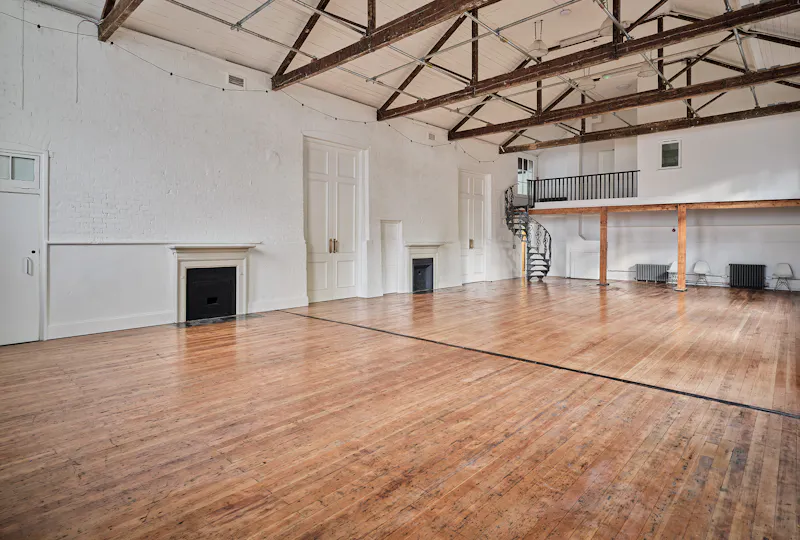 Neo-Gothic Shoreditch Studio, N550 (photo 17)
