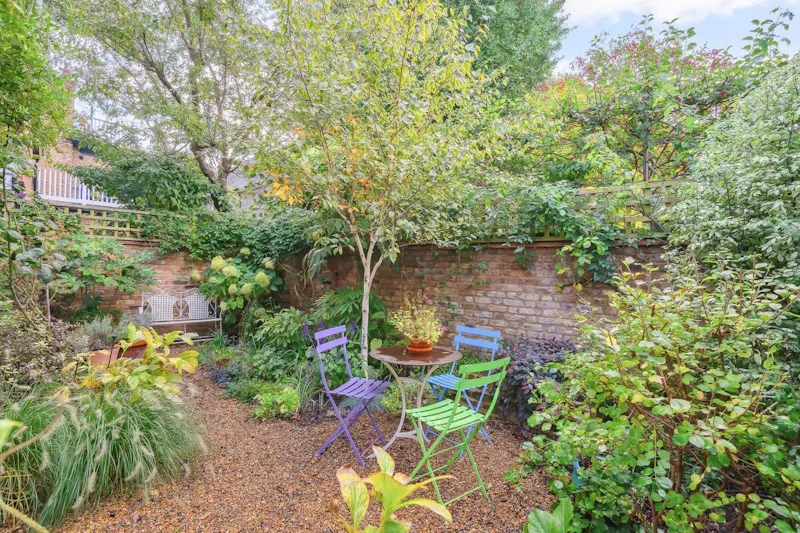 Garden at Victorian semi in Bedford Park, E528 (photo 17)