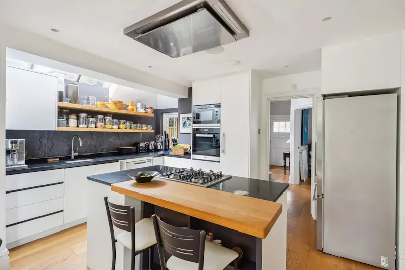 Kitchen at Victorian semi in Bedford Park, E528 (photo 7)