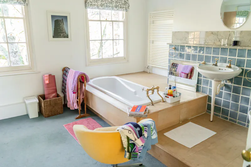 Bath at Georgian Camberwell townhouse, A1469 (photo 49)