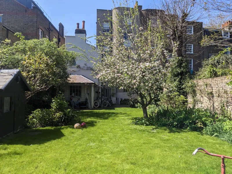 Shed at Elegant Camberwell townhouse, A1445 (photo 39)