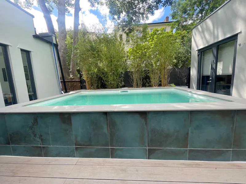 Swimming pool - outdoor at Modern hidden Surbiton house, K496 (photo 33)