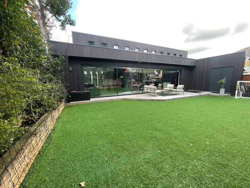 Modern hidden Surbiton house, K496 (photo 38)