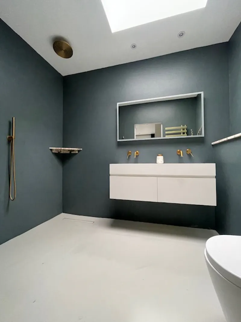 Bathroom at Modern hidden Surbiton house, K496 (photo 15)