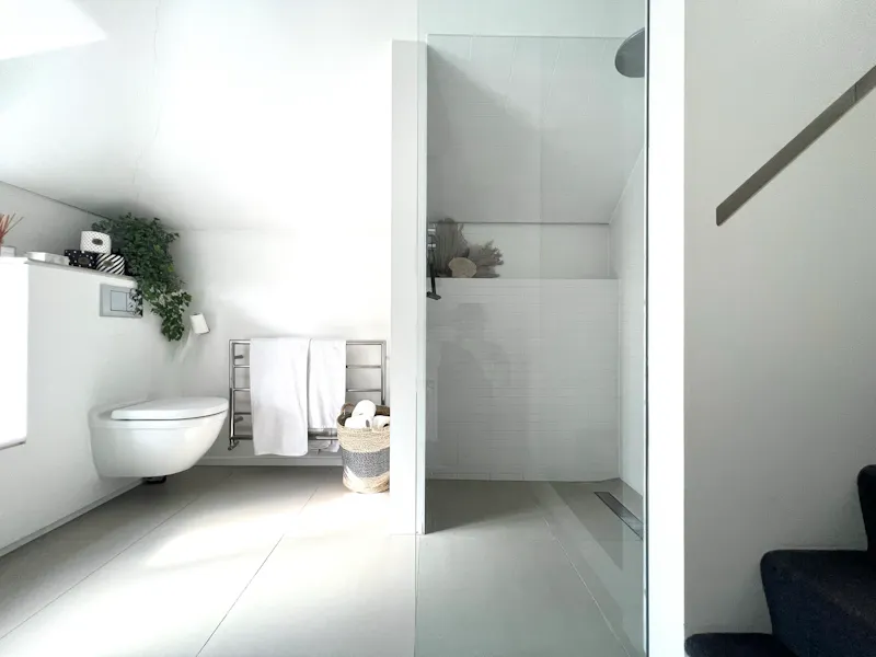 Bathroom at Detached Maidenhead Home, E463 (photo 30)