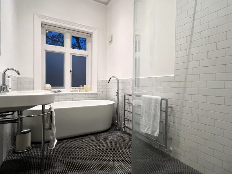 Bath - rolltop at Detached Maidenhead Home, E463 (photo 25)