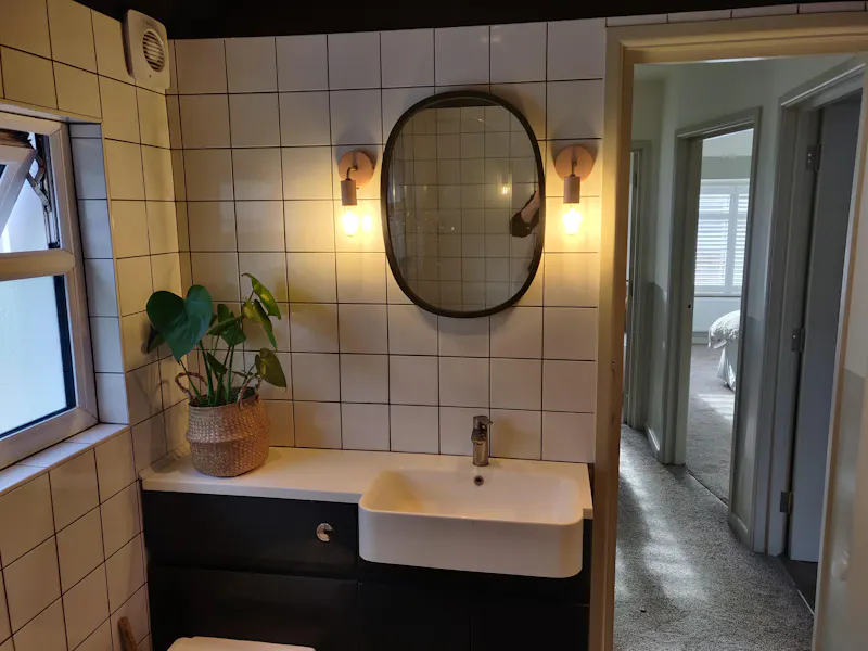 Bathroom at Hanwell family home, D2757 (photo 20)