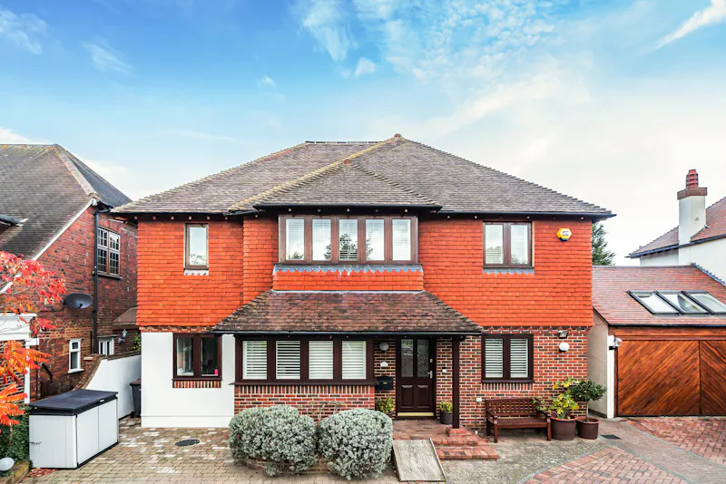 Driveway at Suburban Beckenham house, D2760 (photo 1)