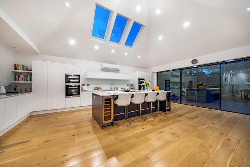 Suburban Beckenham house, D2760 (photo 6)