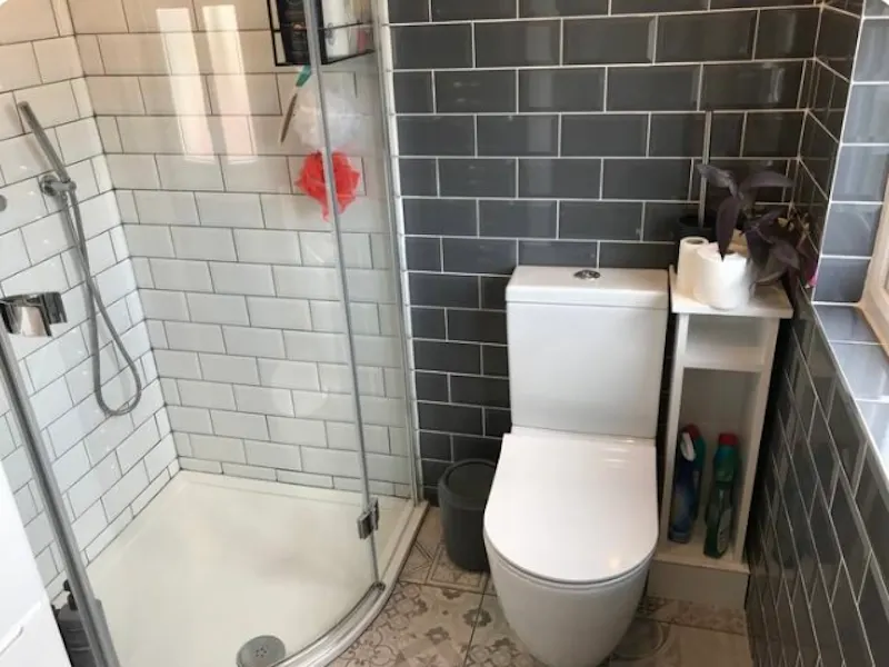 Bathroom at 1930's semi in Hanwell , D2759 (photo 20)