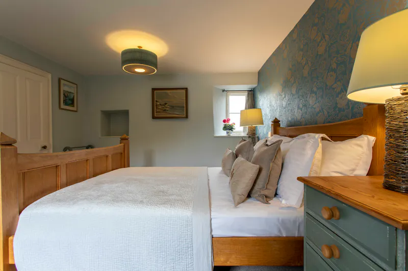 Wallpaper at Stunning Bath Farmhouse, A1620 (photo 13)