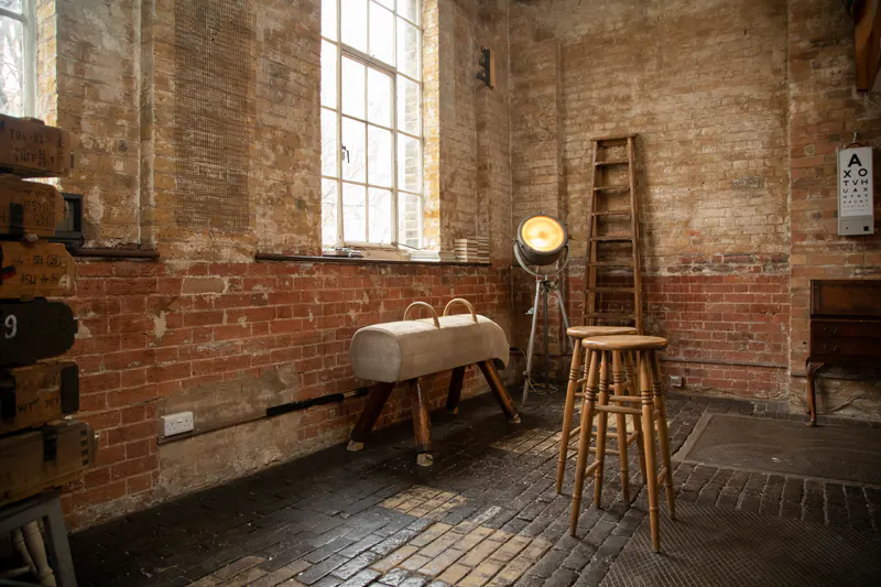 Exposed brick at Brick Lane split-level studio , N402 (photo 2)