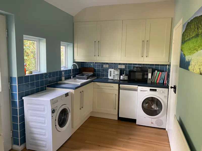 Utility room at Coulsdon 1950s Suburban house, D2761 (photo 18)