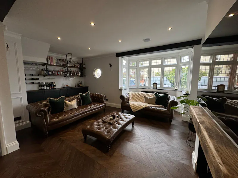 Hornchurch family home, D2800 (photo 10)