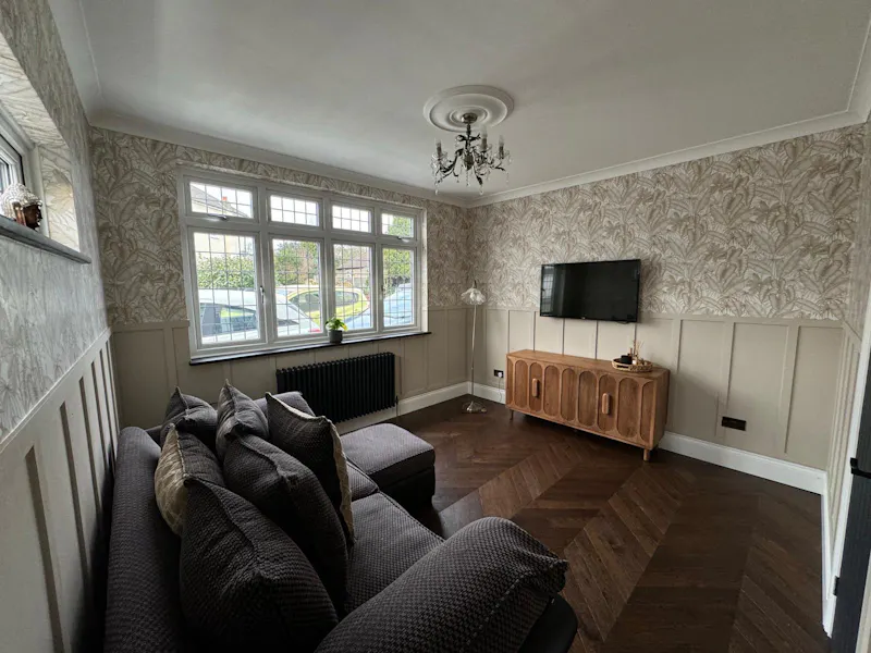 Living Room at Hornchurch family home, D2800 (photo 5)