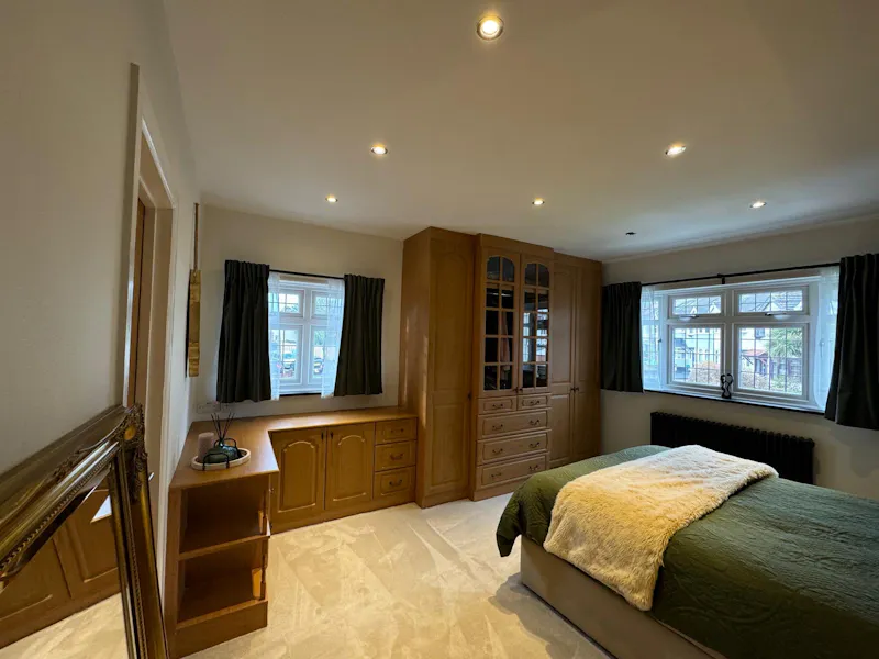 Hornchurch family home, D2800 (photo 18)