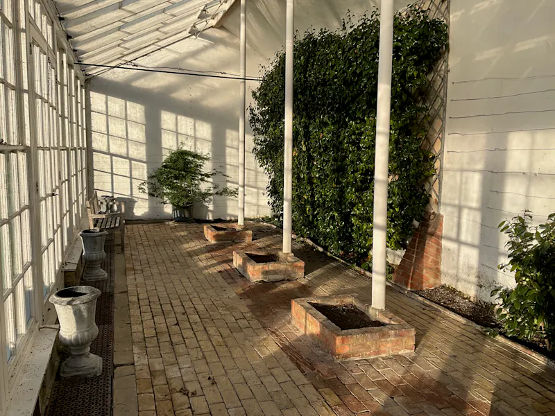Greenhouse at Kemsing estate, A1309 (photo 44)