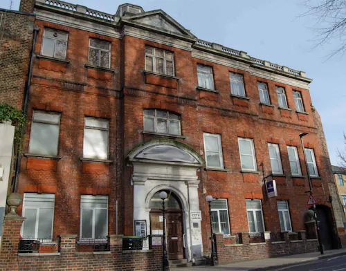 Iconic Working Men's Club, R871