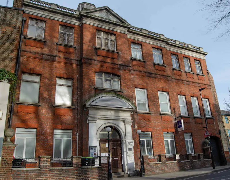 Iconic Working Men's Club, R871 (photo 1)