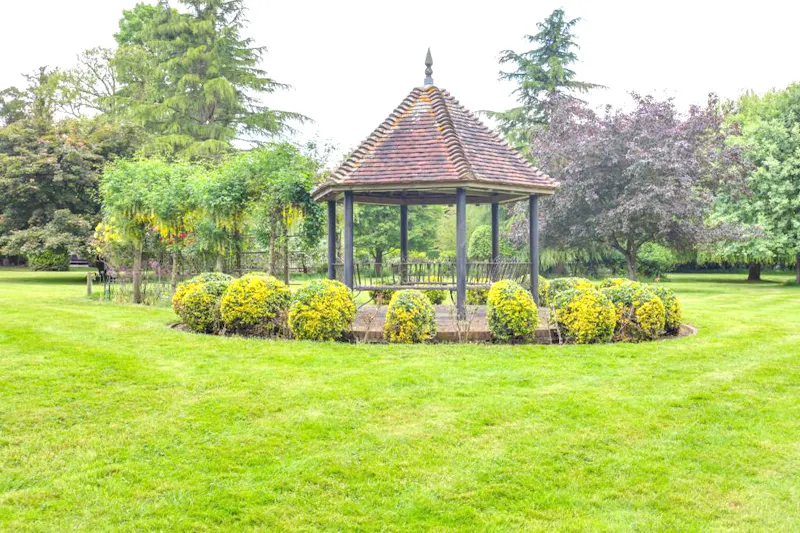 Folly / gazebo at Barnston Grade 2 Rectory, A1627 (photo 34)