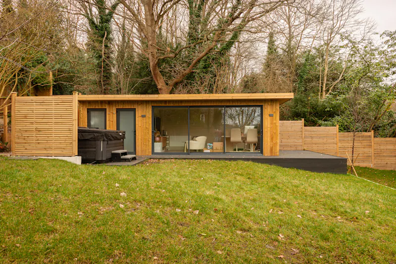 Summer house at 1930's modern Sydenham home , D2763 (photo 33)