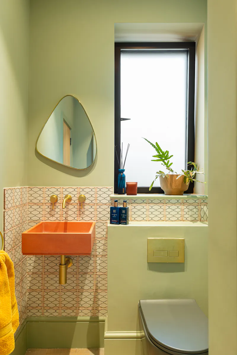 Bathroom at 1930's modern Sydenham home , D2763 (photo 13)