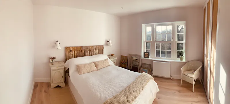 Bedroom at Renovated Totteridge Home, D2764 (photo 19)