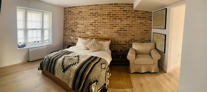 Bedroom at Renovated Totteridge Home, D2764 (photo 18)