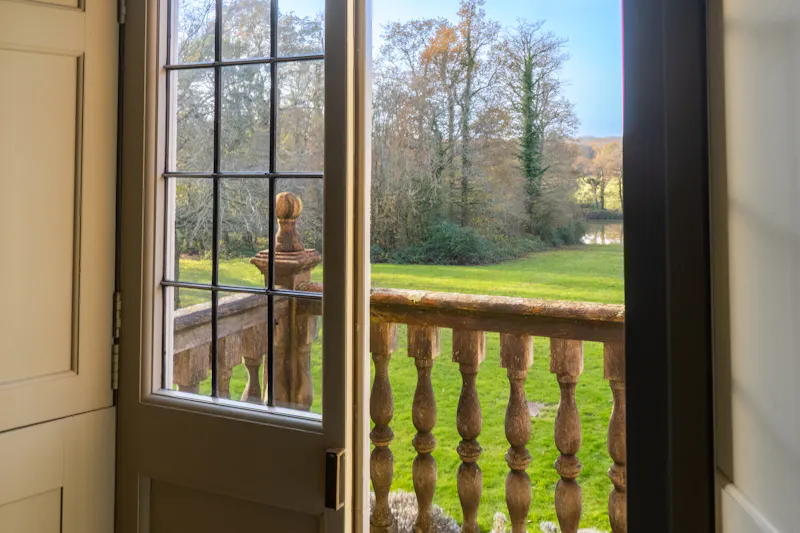 Balcony at Billingshurst Manor House, D1308 (photo 13)