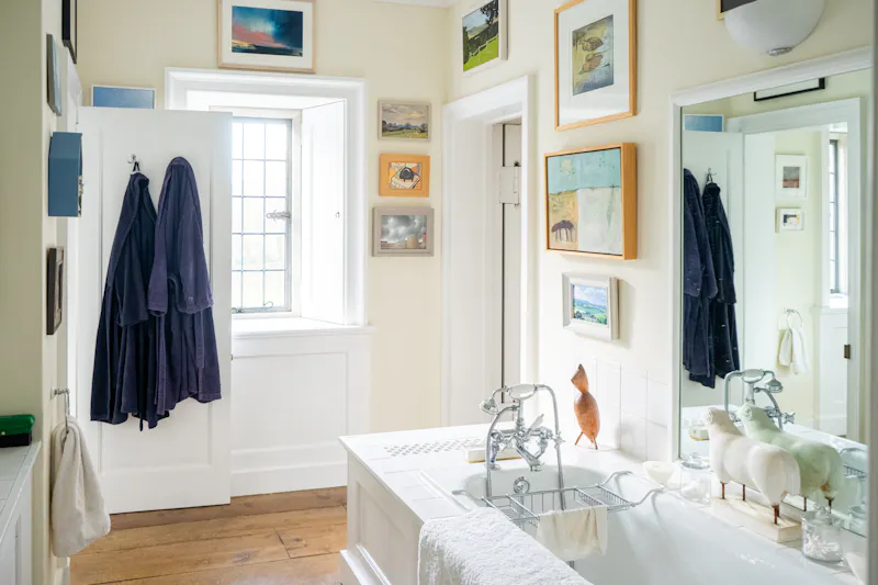 Bathroom at Billingshurst Manor House, D1308 (photo 46)