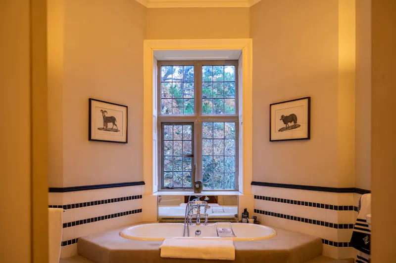 Bath at Billingshurst Manor House, D1308 (photo 101)