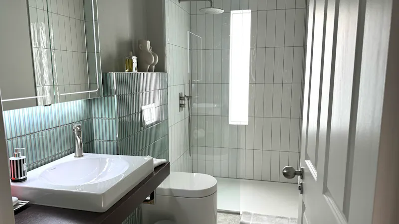 Bathroom at Vibrant Islington family home, A1307 (photo 15)