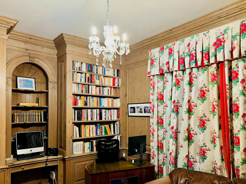 Study at Elegant Longcross house, A1254 (photo 23)