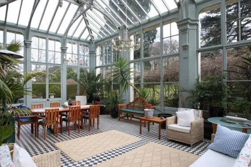 Elegant Longcross house, A1254 (photo 26)