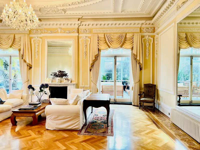 Elegant Longcross house, A1254 (photo 5)