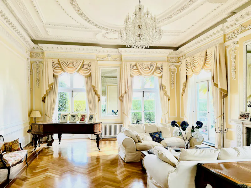 Drawing room at Elegant Longcross house, A1254 (photo 6)
