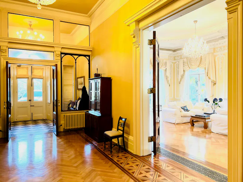 Elegant Longcross house, A1254 (photo 4)