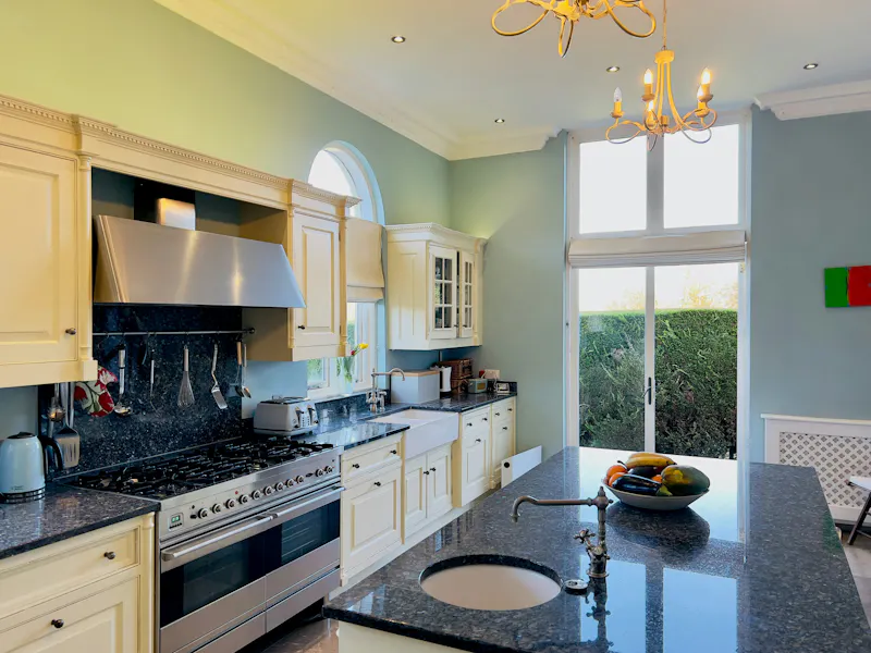 Elegant Longcross house, A1254 (photo 15)