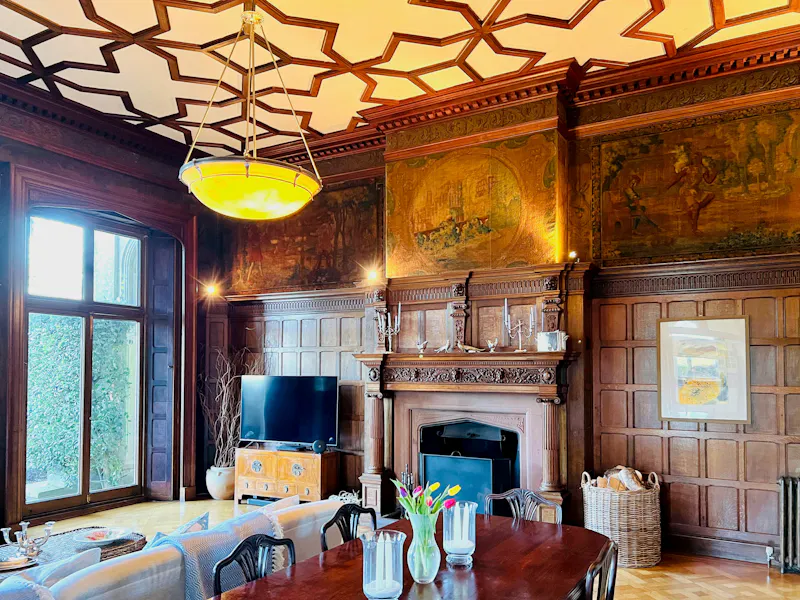 Elegant Longcross house, A1254 (photo 13)