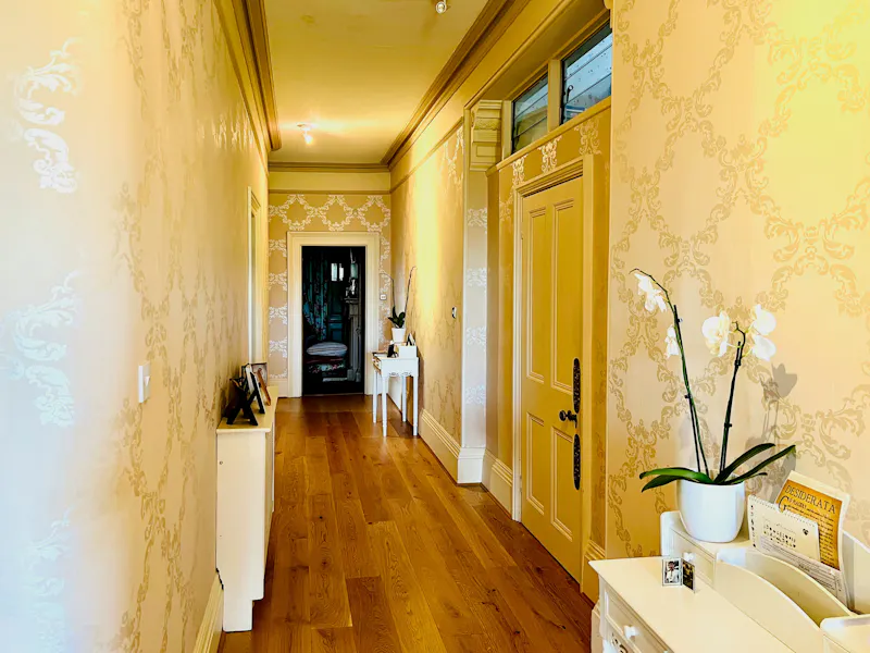 Elegant Longcross house, A1254 (photo 21)