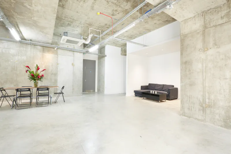 Studio at De Beauvoir concrete studios, N242 (photo 6)