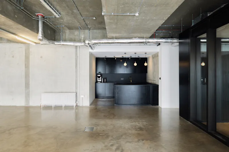 Bar at De Beauvoir concrete studios, N242 (photo 24)