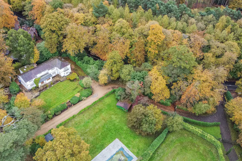 Driveway at Vacant Longcross Country House, D2766 (photo 33)